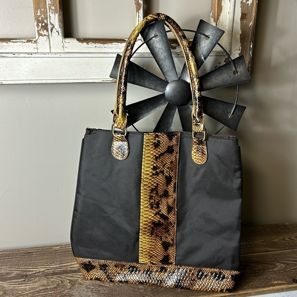 Signature club a tote faux reptile pattern preowned condition